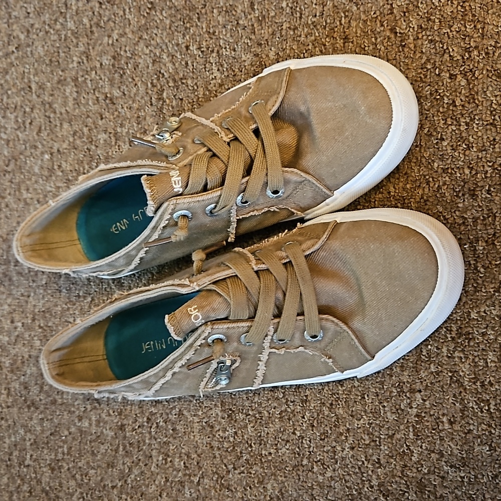 Womens Shoes